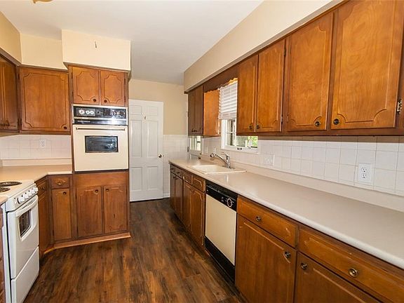 4th image of 6116 Meridian West Dr