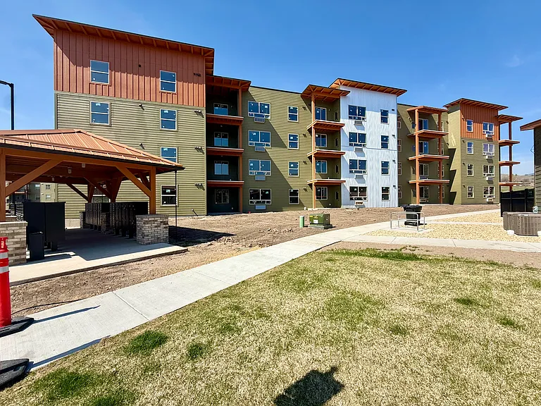NEWEST BUILDING 
5377 pool side