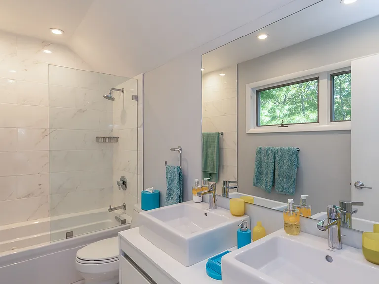 14 Bay View Ave — Photo 16