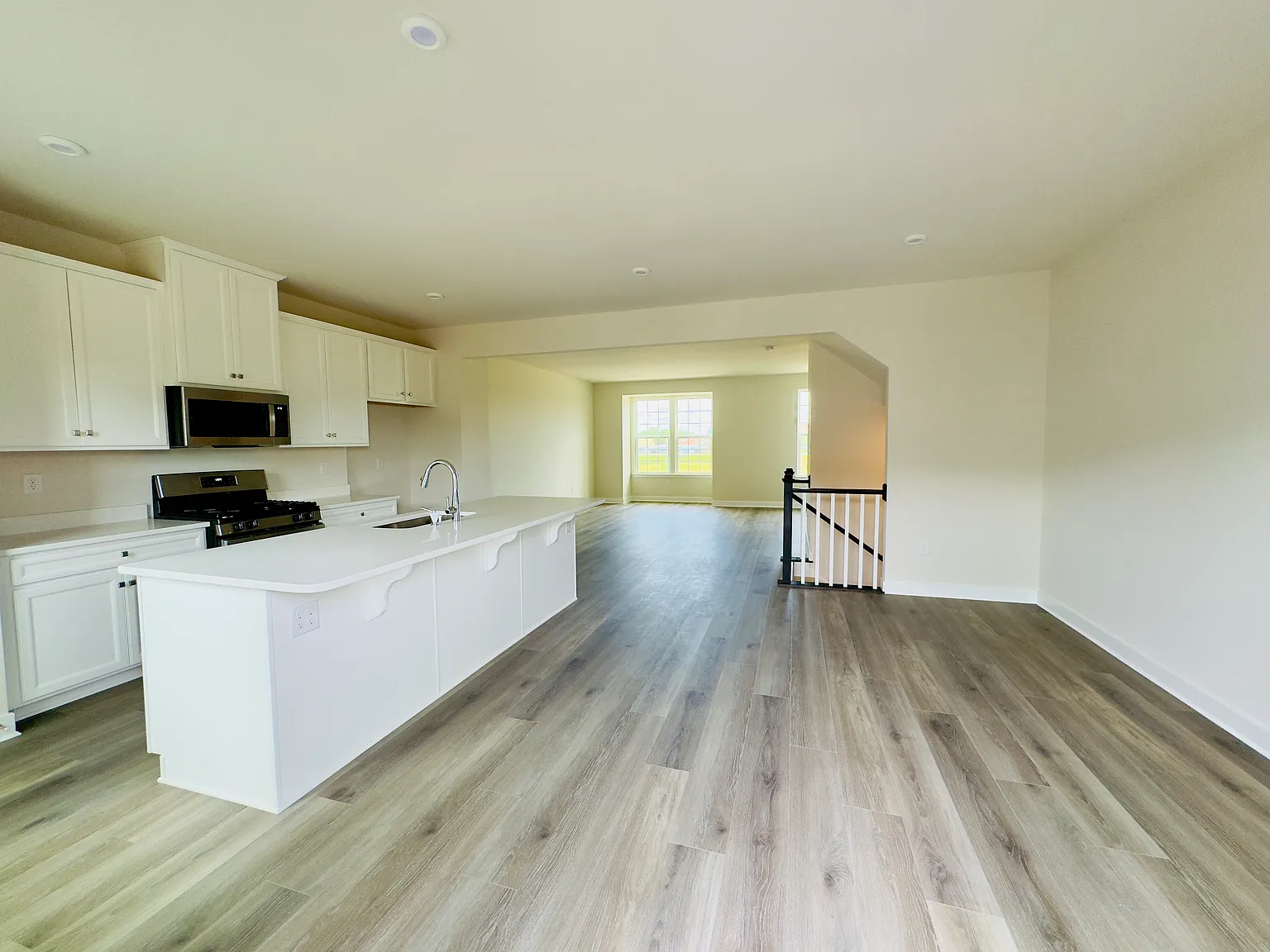 342 E Green St — Photo 4