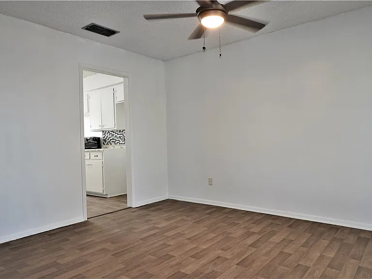 1028 Starlite Dr — Photo 2