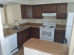 8228 Crestmont Cir, Springfield, VA 22153