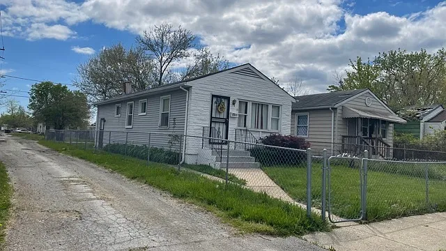 15015 Winchester Ave photo 1