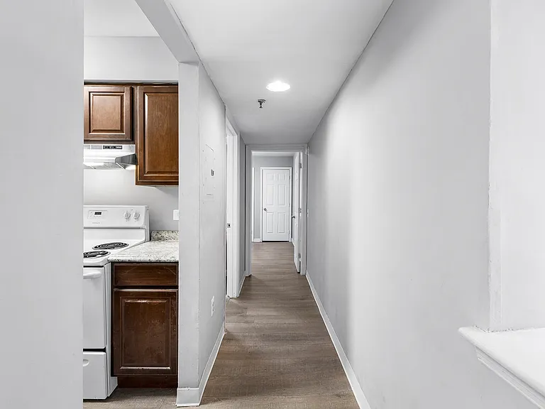 Edgewood Apartments — Photo 21