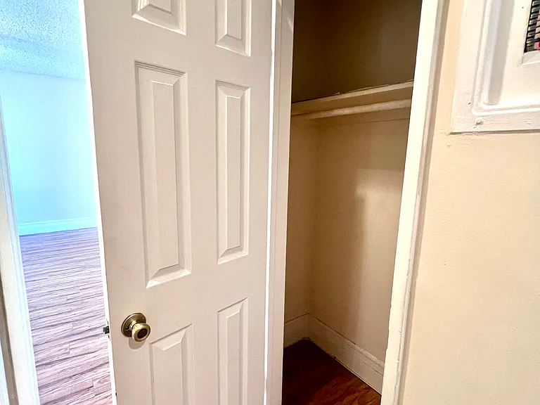 1035 Western Ave #4 — Photo 16