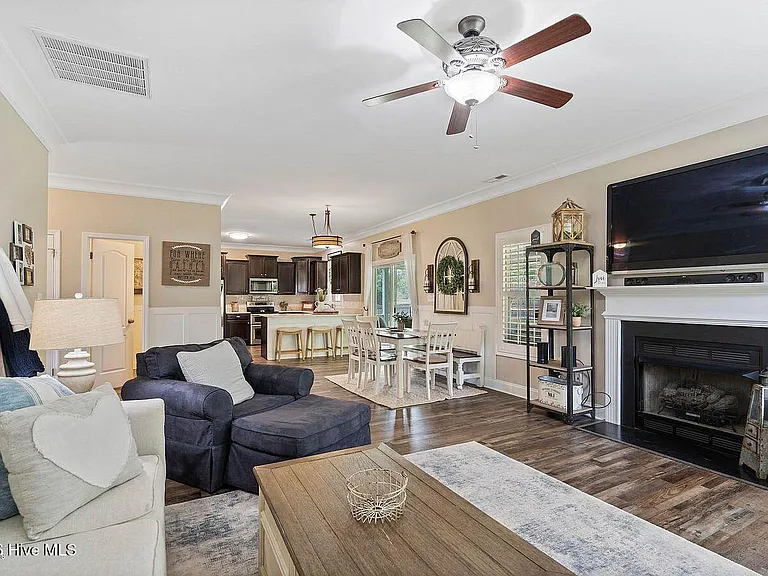 213 Willas Ct — Photo 34