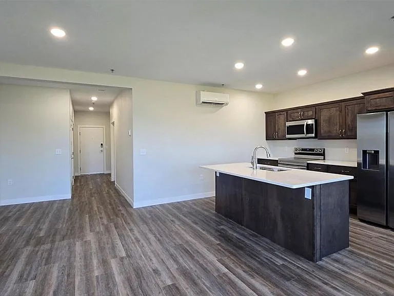 715 Lake Shore Dr NE #106 — Photo 11