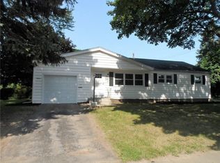 15 W Meadows Dr, Greece, NY 14616