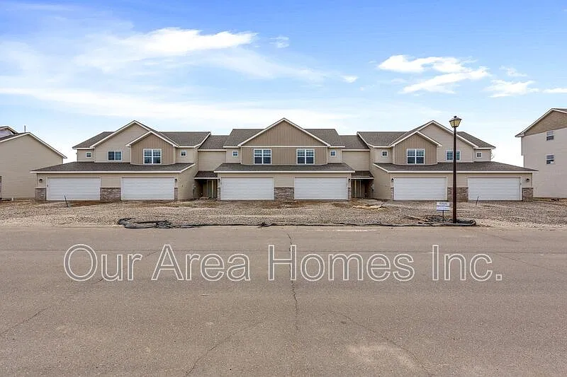3 bed, 3.0 bath, 1750 sqft, $1,949 — Photo 2