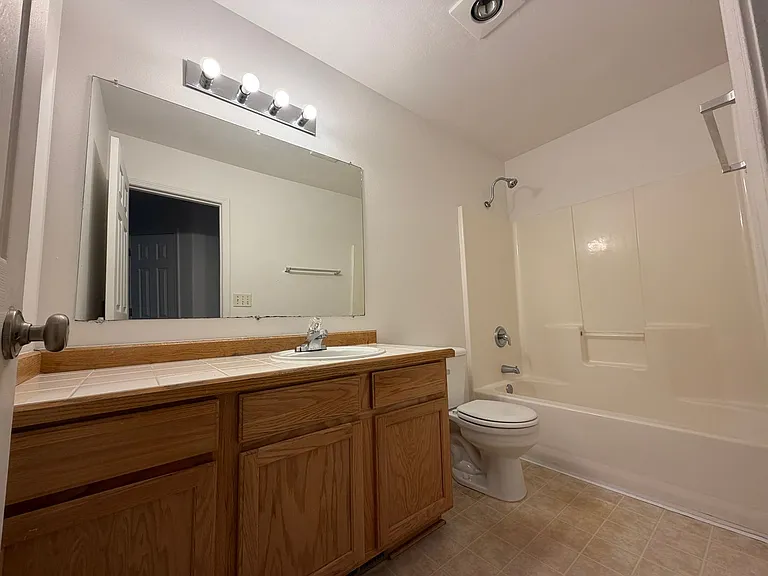 822 Monmouth Ave S — Photo 5