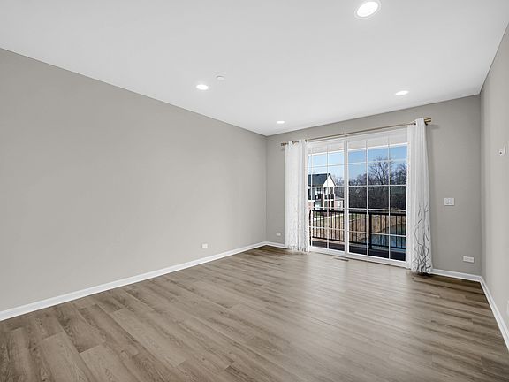 4th image of 4 Woodmoor Ct