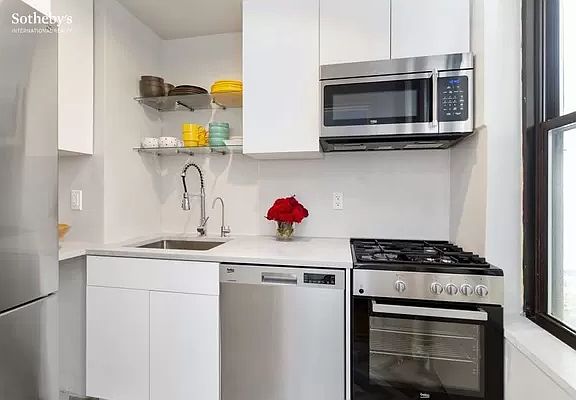 4th image of 7 Park Ave APT 12E