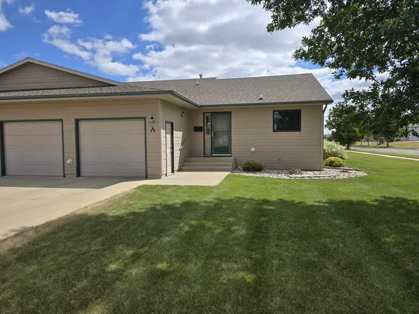 824 35th Ave SW APT A, Minot, ND 58701