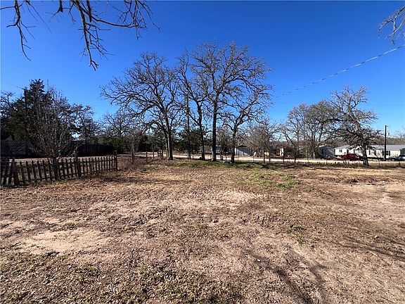 4th image of 111 Pin Oak Cir