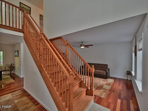 4th image of 109 Horseshoe Ct