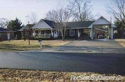108 Cantrell Drive; Princeton, KY : Front north view of updated porch, breeze way and drive thru car