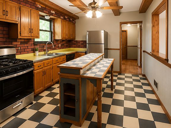 5th image of 1655 Clover Ln