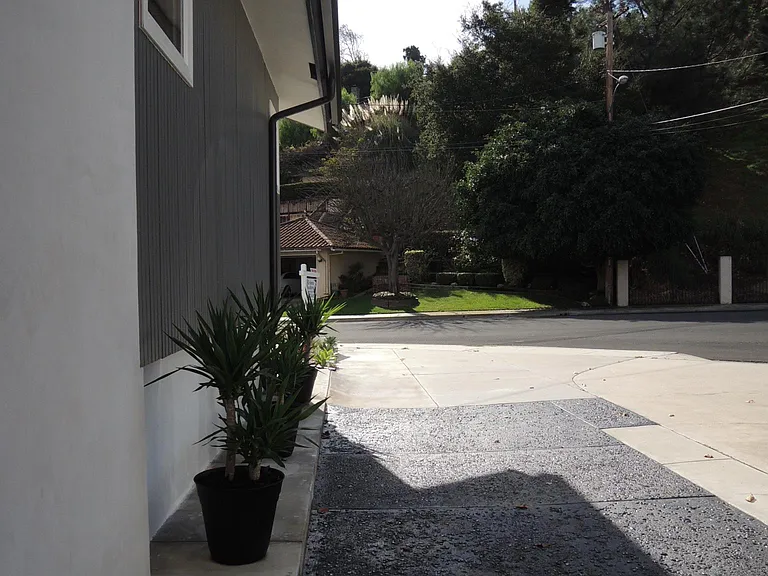 4527 Vista Largo — Photo 30