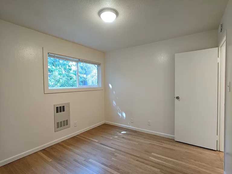 Vanguard Apartments — Photo 18