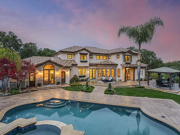 2nd image of 10855 Beechwood Ln