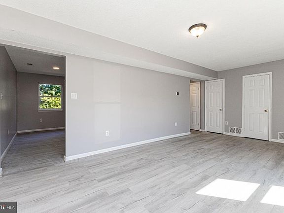 5th image of 505 Emily Ln