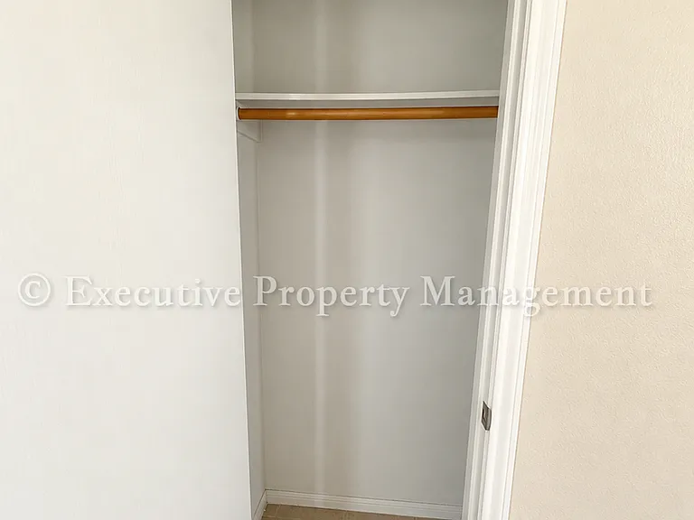 208 Janelle Dr — Photo 6