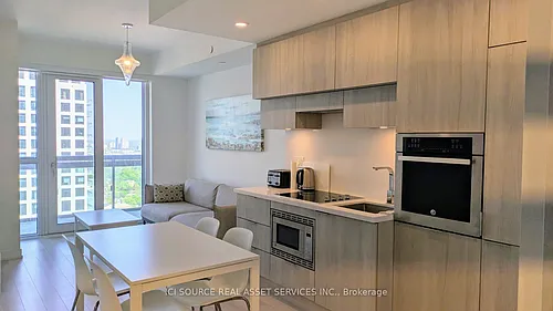 39 Roehampton Ave #3210 Photo 1