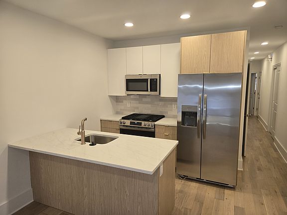 4th image of 5461 W Berks St #A