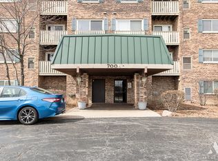 700 Perrie Dr APT 203, Elk Grove Village, IL 60007
