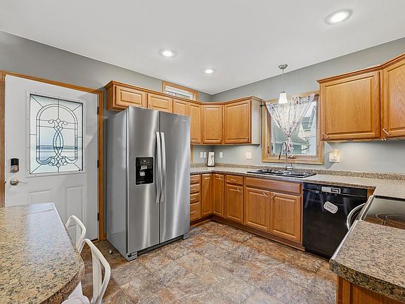 2nd image of 716 N Spring STREET