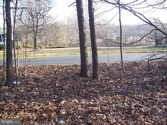 5th image of 18 Shady Pine Dr