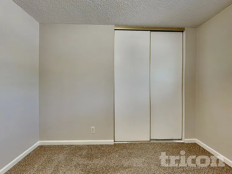 2001 Kim Way — Photo 10