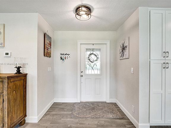 5th image of 2791 Oak Park Cir