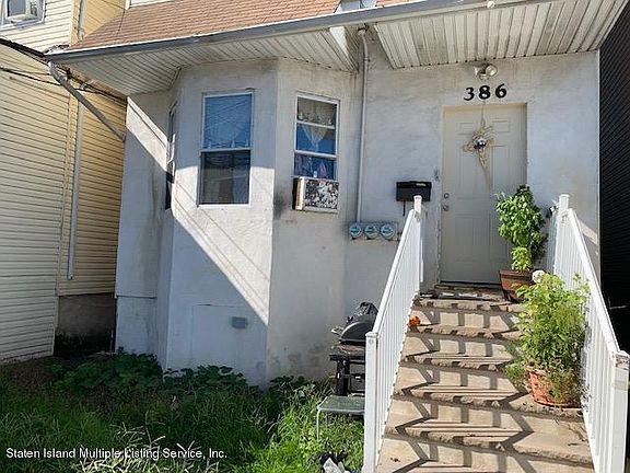 5th image of 386 Bay St