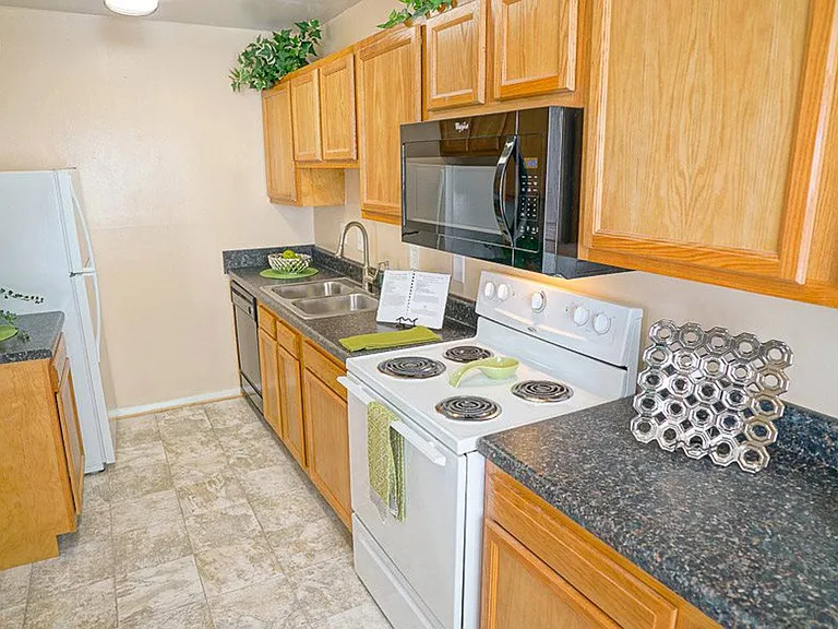 Mariners Green Apartments — Photo 20