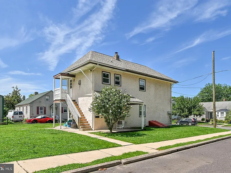 224 Henry St — Photo 11