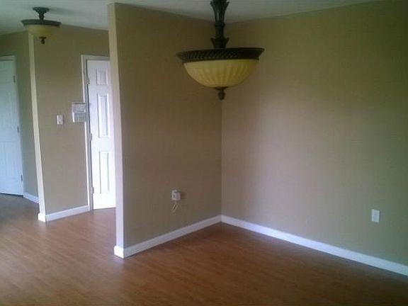 2nd image of 3825 Redbud Ln