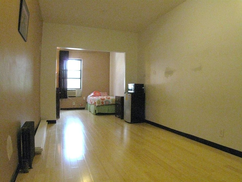 2nd image of 201 W 95th St APT 401