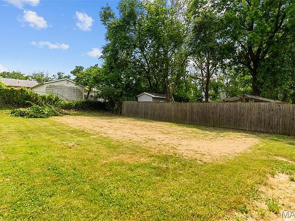 4th image of 170 Floralea Pl