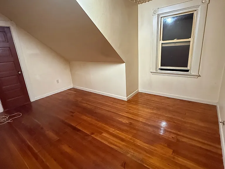 31 Sidney St #4 — Photo 5