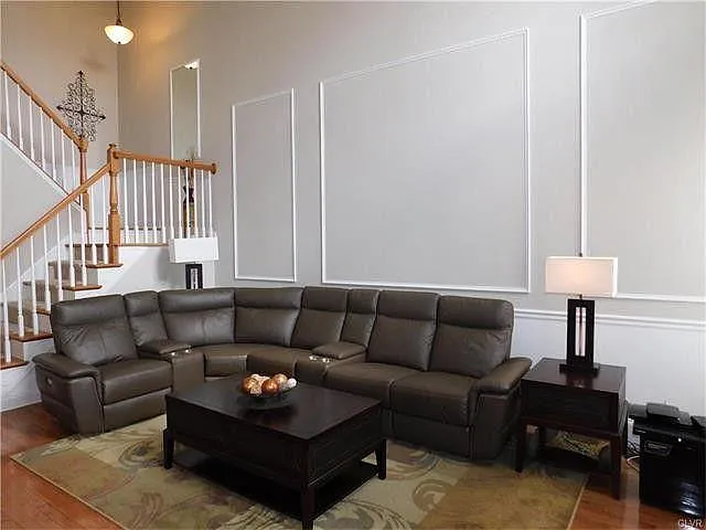 6201 Valley Forge Dr — Photo 1