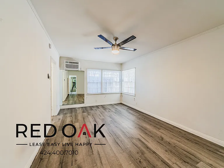 12122 Oxnard St #6 — Photo 8