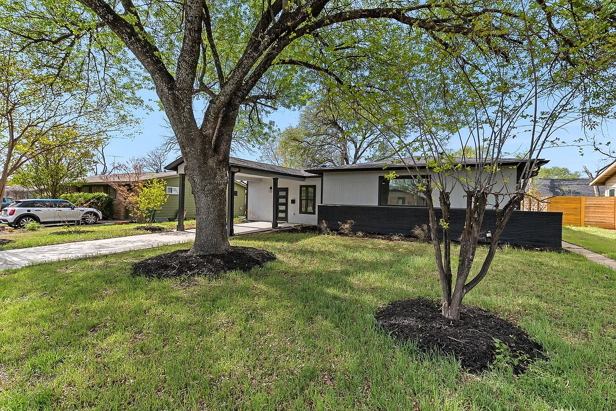 Building Photo - 1307 Yorkshire Dr