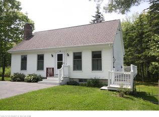 10 Meadow Cove Rd, Boothbay, ME 04544