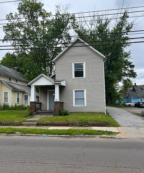 293 E Thornton St — Photo 1