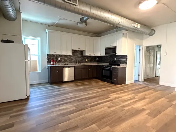 15 Washington St APT 2, Valparaiso, IN 46383