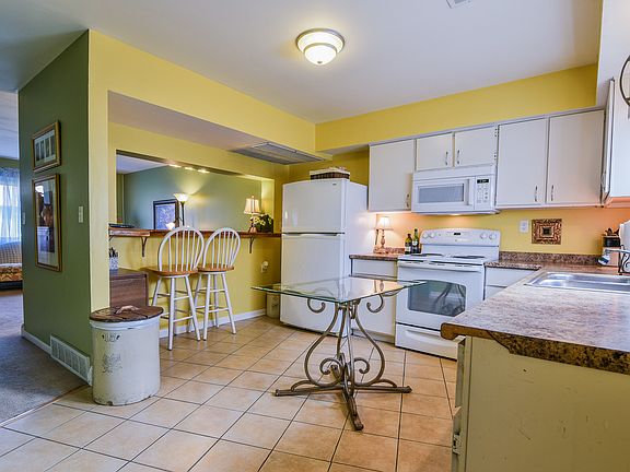 2nd image of 835 W Richard St #E