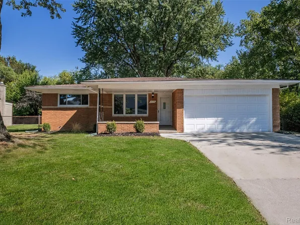 35016 Bobcean Rd, Clinton Township, MI 48035