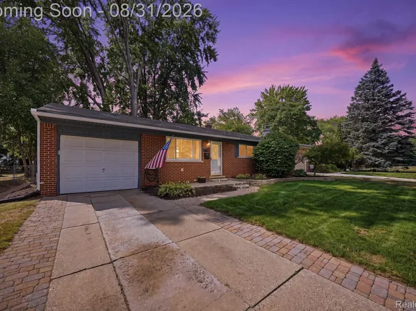 41231 Memphis Dr, Sterling Heights, MI 48313