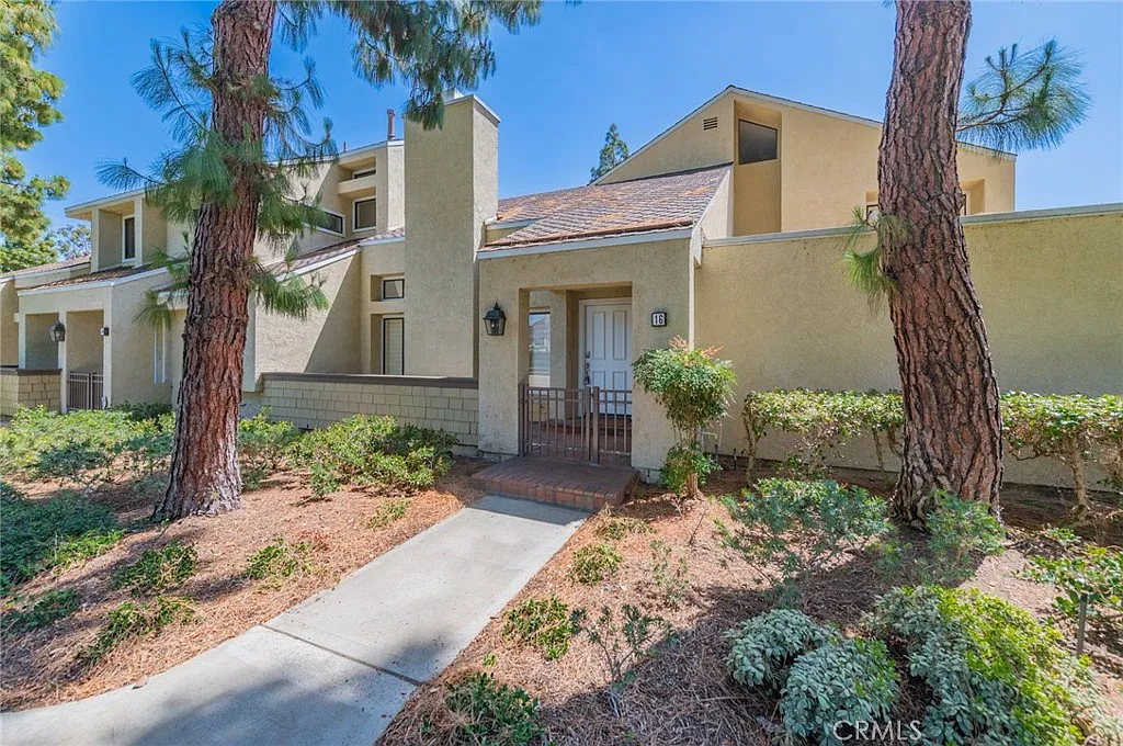 2 bed, 1.5 bath, 1492 sqft, $3,980 — Photo 3